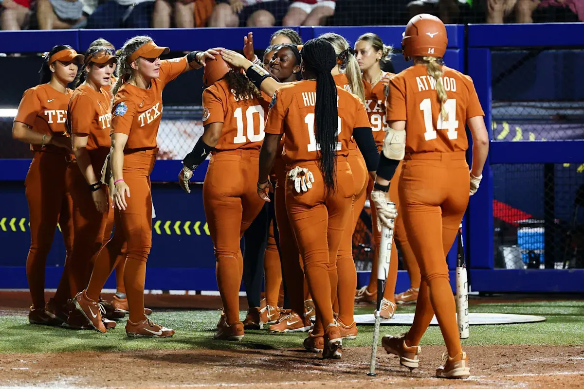 WCWS Game 3: Texas menjuarai kejuaraan nasional, mengalahkan Texas Tech, 10-4, didukung oleh grand slam Mia Scott